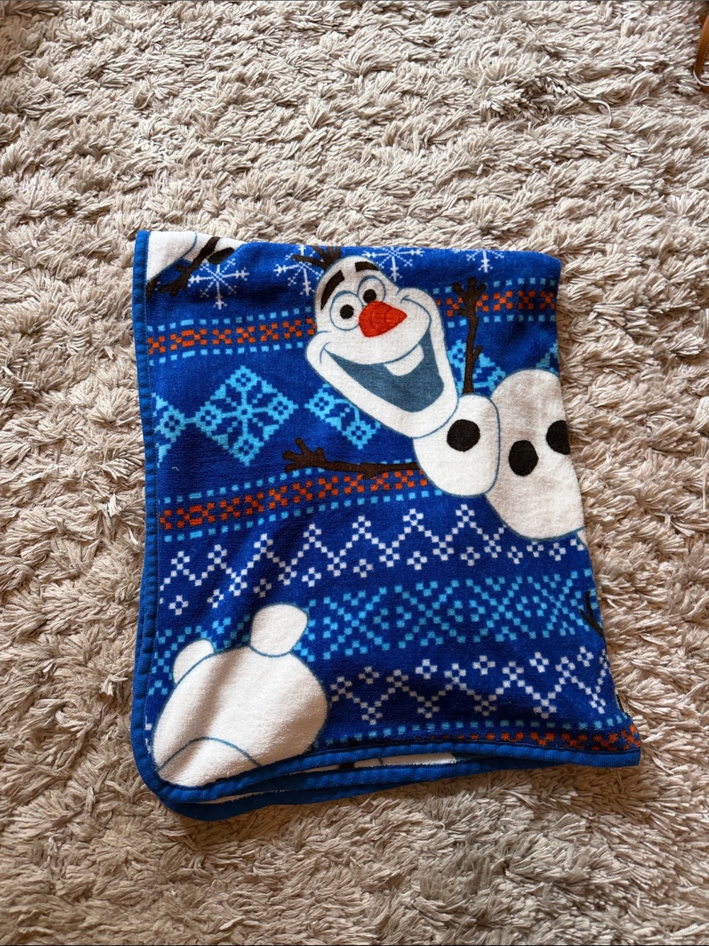Disney Olaf Blue and White Fleece Bib-Style Kids Accessory